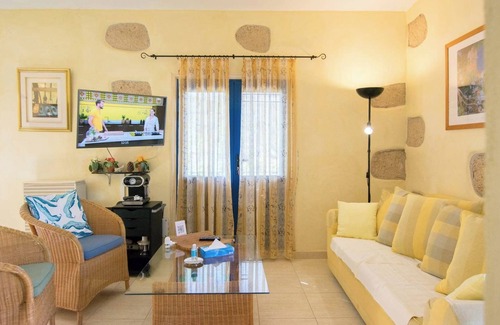 Guía de Isora Cabaña | Private Cottage with shared Heatable Solar Pool, Sauna, Jacuzzi and Sea View