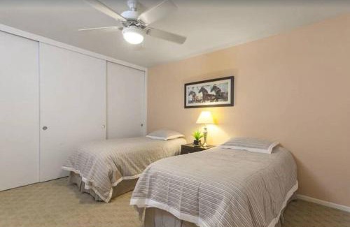Palm Desert Casa | Private Country Club Condo on awesome golf course!
