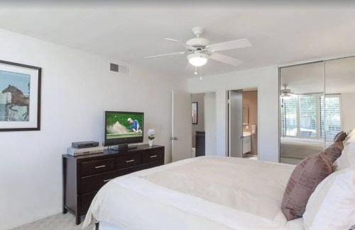 Palm Desert Casa | Private Country Club Condo on awesome golf course!