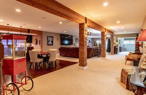 Finchville Casa | Private Country Oasis with trees, outdoor kitchen, heated pool/Hottub