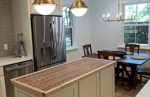 Mount Pleasant Cabaña | Private courtyard cottage-5 min from the beach