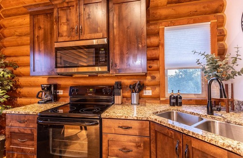 Alton Cabina | Private Cowboy Hot Tub with Alleged UFO Sightings