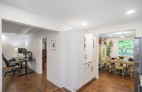 Merry Oaks Casa | Private Cozy 4BR Near Airport! Gated with Fire pit!