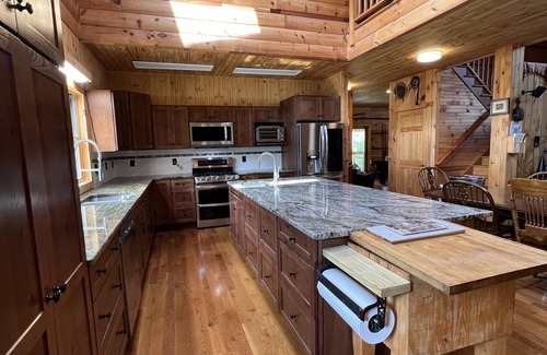 Moscow Cabina | Private Cozy Cabin on 165 acres in Poconos. Pool Room, Sauna, Poker, Hunting!