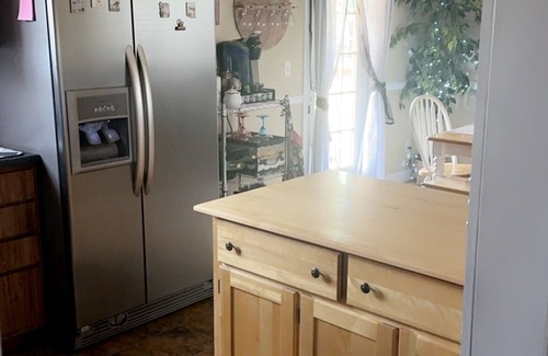 Morristown Casa | Private, Cozy, Clean 4 Bedroom Home in Morristown. WiFi, AC, close to downtown.