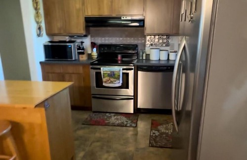 Morristown Casa | Private, Cozy, Clean 4 Bedroom Home in Morristown. WiFi, AC, close to downtown.