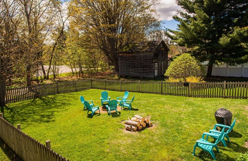 Walloon Lake Cabaña | Private Cozy Cottage in Charming Walloon Lake Village - Sleeps 13!
