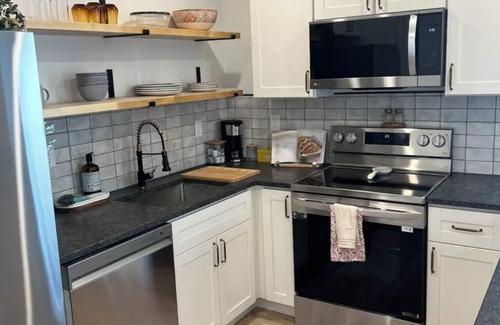 Lafayette Casa | Private Cozy Guesthouse