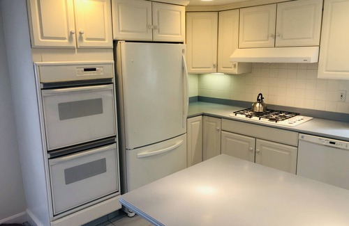 Hyannis Port Casa | Private Cozy House - Near Beach, Ferry, JFK House