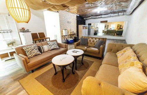 Athens Cama Y Desayuno | Private & Cozy whole basement suite in peaceful Athens with AC, WiFi, and pool