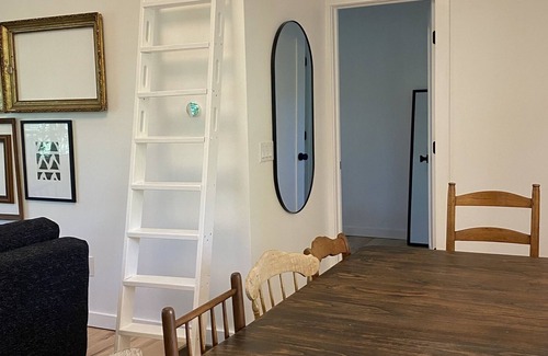 Salisbury Cabina | Private creek side farm stay — walkable to Salisbury