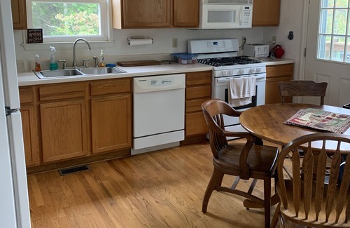 Craig Creek Cabina | Private Creekside Cabin, Ideal for Couples, Small Families