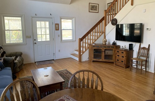 Craig Creek Cabina | Private Creekside Cabin, Ideal for Couples, Small Families