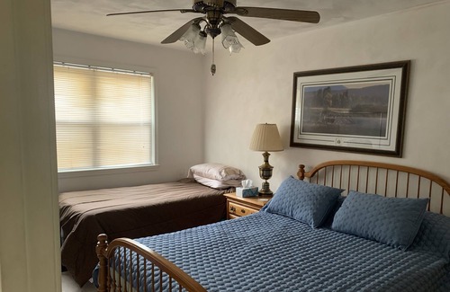 Craig Creek Cabina | Private Creekside Cabin, Ideal for Couples, Small Families