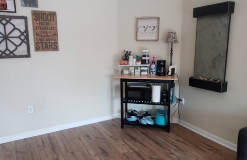 Haywood County Apartamento | Private creekside suite with mountain views