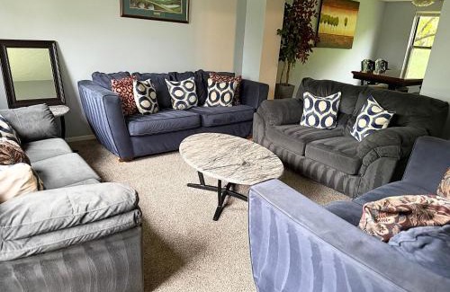 Grove City Casa | Private Cul-de-Sac Oasis 4BR