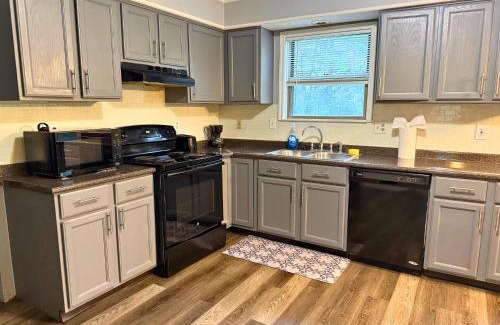 Grove City Casa | Private Cul-de-Sac Oasis 4BR