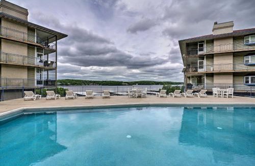Lake Ozark Apartamento | Private Deck and Community Perks Lake Ozark Condo