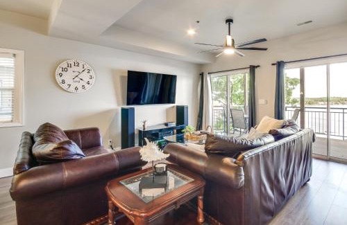 Lake Ozark Apartamento | Private Deck and Community Perks Lake Ozark Condo