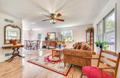 Berkeley Springs Casa | Private Deck Berkeley Springs Getaway!