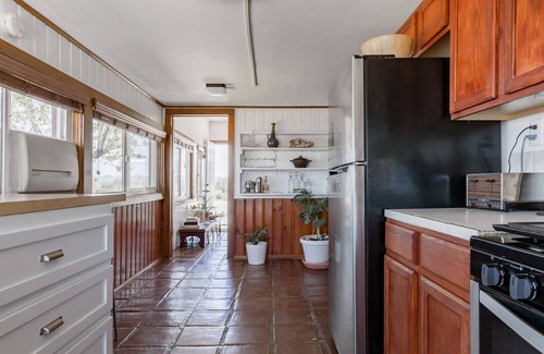 Yucca Valley Cabaña | This cottage is a 2 bedroom(s), 1 bathrooms, located in Yucca Valley, CA.