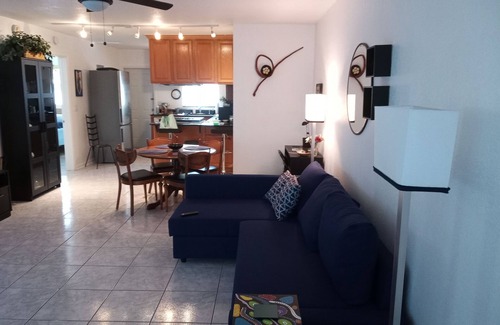 Coral Ridge Isles Casa | Private designer 8 room art getaway 2 Br-2Ba Full Kitchen Barbecue Patio Beach