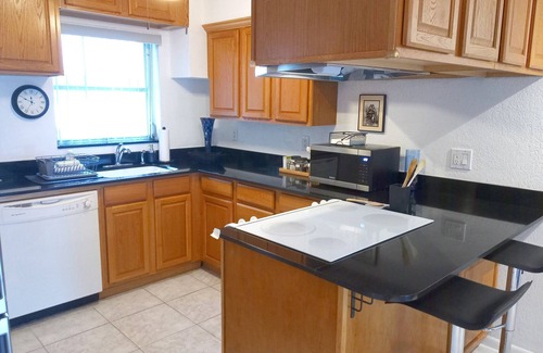 Coral Ridge Isles Casa | Private designer 8 room art getaway 2 Br-2Ba Full Kitchen Barbecue Patio Beach