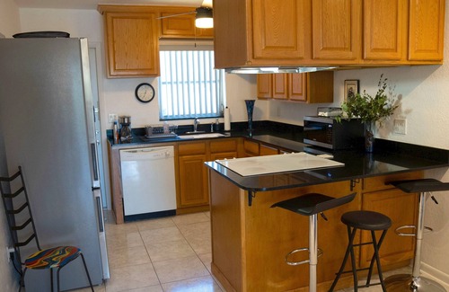 Coral Ridge Isles Casa | Private designer 8 room art getaway 2 Br-2Ba Full Kitchen Barbecue Patio Beach