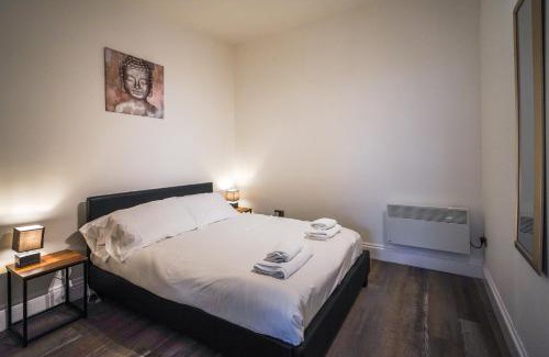 Heath Casa | Private, Detached Annex with On-Street Parking