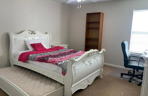 Cypress Casa | Private Disney Full n Single Room