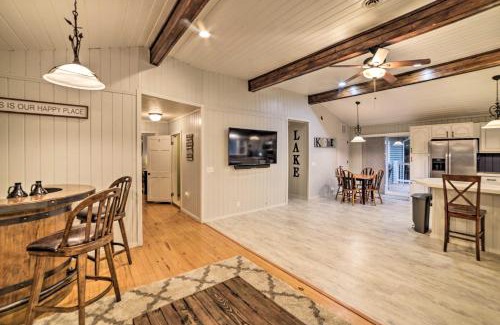 Benton Casa | Private Dock and Lake Access Benton Family Home