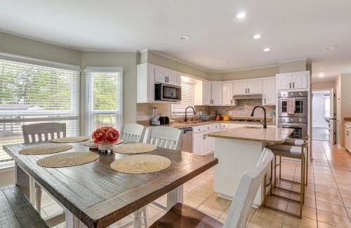 Santee Casa | Private Dock and Pool Table Lake Marion Getaway