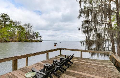 Santee Casa | Private Dock and Pool Table Lake Marion Getaway