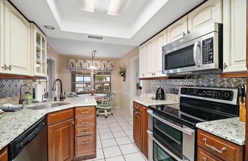 Tavares Casa | Private dock, fire pit, waterfront on Lake Dora walkable to downtown Tavares!