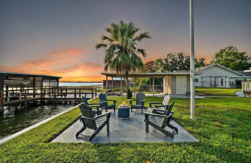 Tavares Casa | Private dock, fire pit, waterfront on Lake Dora walkable to downtown Tavares!