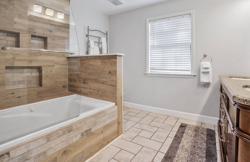 Cumming Casa | Private Dock/Hot Tub, Pet Friendly
