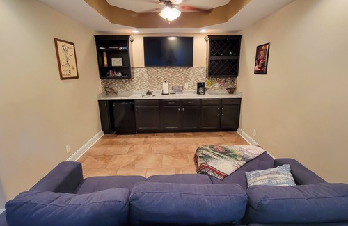 Dover Casa | PRIVATE DOCK, LAKEFRONT, QUIET COVE, EASY LAKE ACCESS FLAT NO STEPS