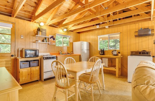 Sidney Cabaña | Private Dock on Messalonskee Lake: Cozy Cottage!