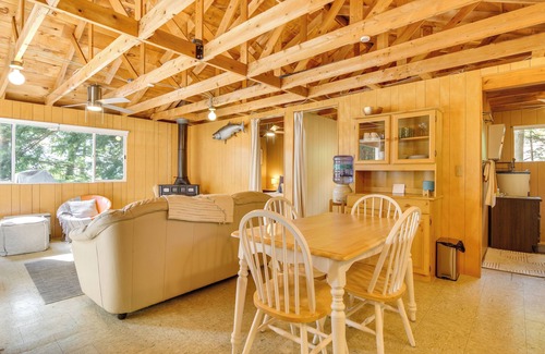 Sidney Cabaña | Private Dock on Messalonskee Lake: Cozy Cottage!