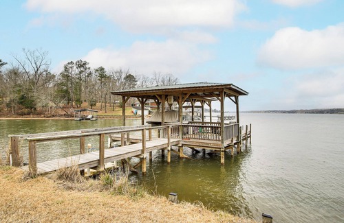 Greenwood Cabaña | Private Dock + Porch: Serene Lake Greenwood Escape