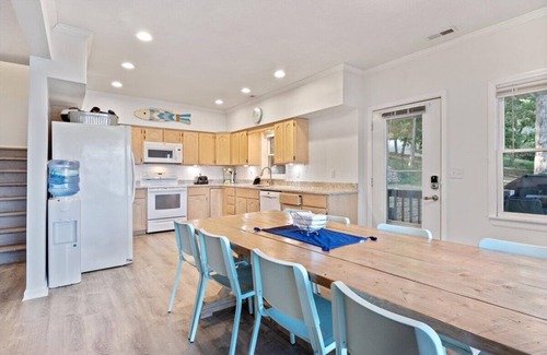 Stover Casa | ¡NUEVO! Amplio Ozarks Lakefront Home w / Decks & Dock