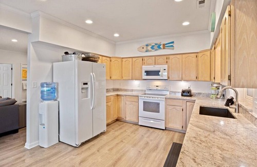 Stover Casa | ¡NUEVO! Amplio Ozarks Lakefront Home w / Decks & Dock