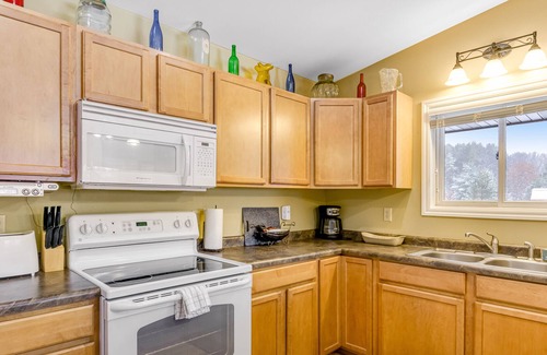 Oxford Casa | Private dog-friendly 2-story home with firepit, patio, washer/dryer & streaming