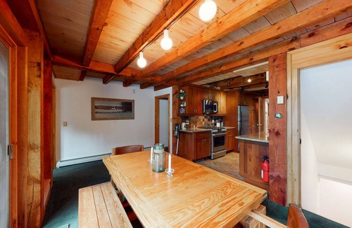 Stratton and Bromley Ski Areas Casa | Private, Dog-Friendly Estate with Free WiFi, Fireplaces, Washer/Dryer, & Pond
