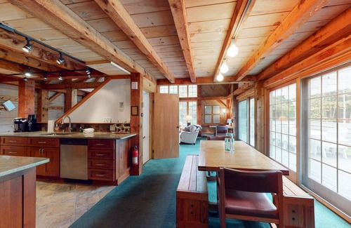 Stratton and Bromley Ski Areas Casa | Private, Dog-Friendly Estate with Free WiFi, Fireplaces, Washer/Dryer, & Pond