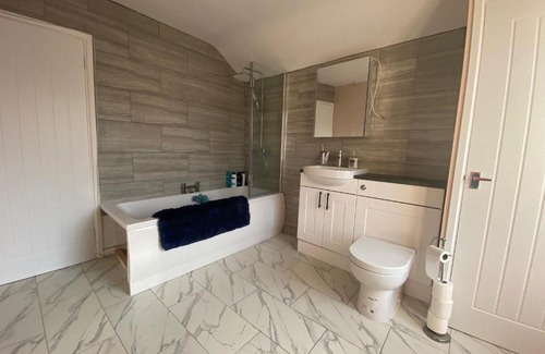 Riverside Casa | Private double room in our Cardiff Home