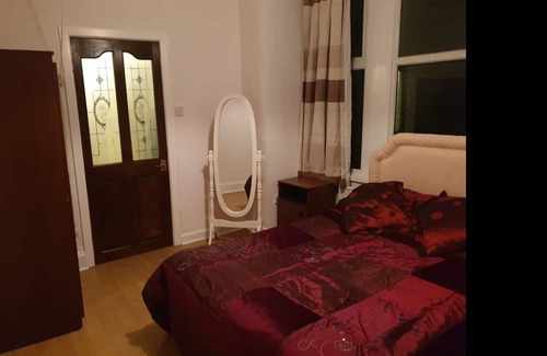 Wallasey Casa | Private Double Room with modern en-suite