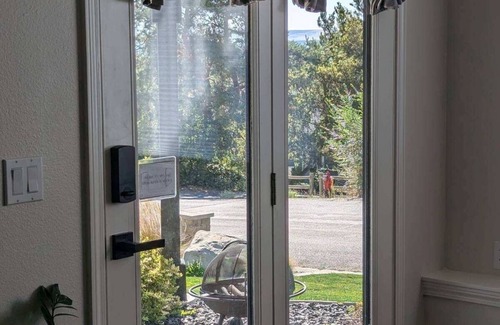 Harris Ranch Casa | Private downstairs space 15 mins to Triathlon Swim Start! Light & bright & cool!