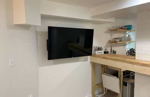 Sylvan Hills Condominio | Private Downtown 1 Bedroom Apartment!