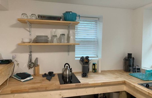 Sylvan Hills Condominio | Private Downtown 1 Bedroom Apartment!